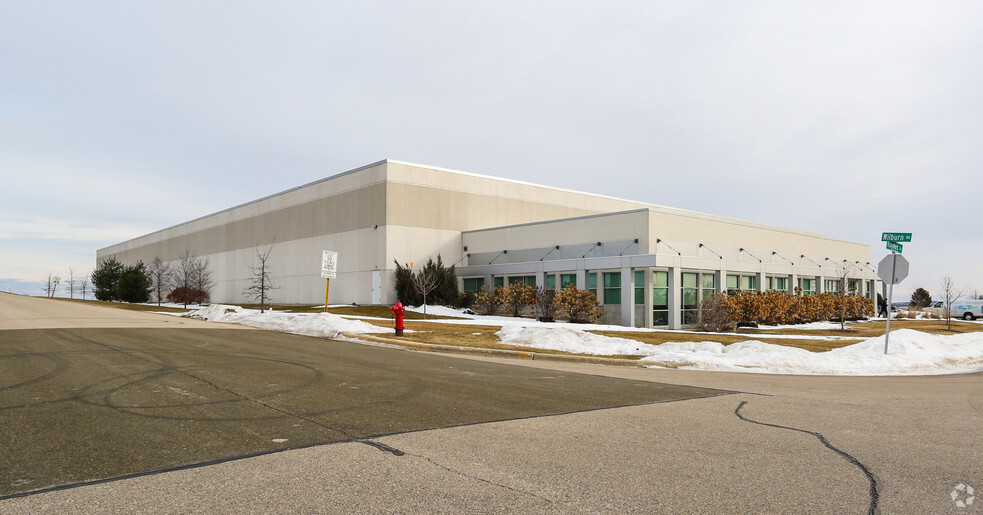 1824 Haynes Dr, Sun Prairie, WI for lease - Building Photo - Image 1 of 3