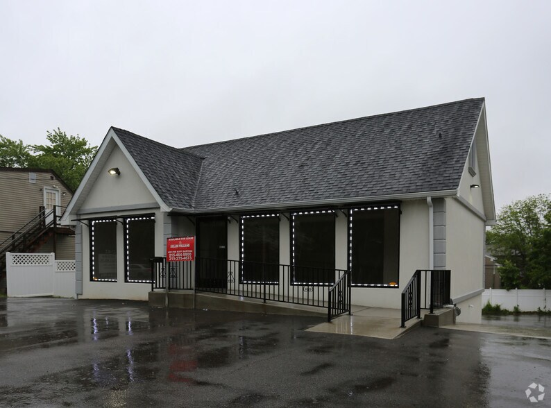 2752 Knights Rd, Bensalem, PA 19020