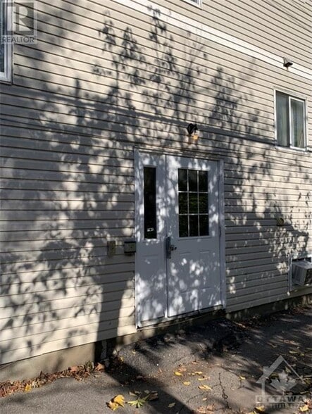 369 Lafontaine Ave, Ottawa, ON for sale - Building Photo - Image 3 of 28