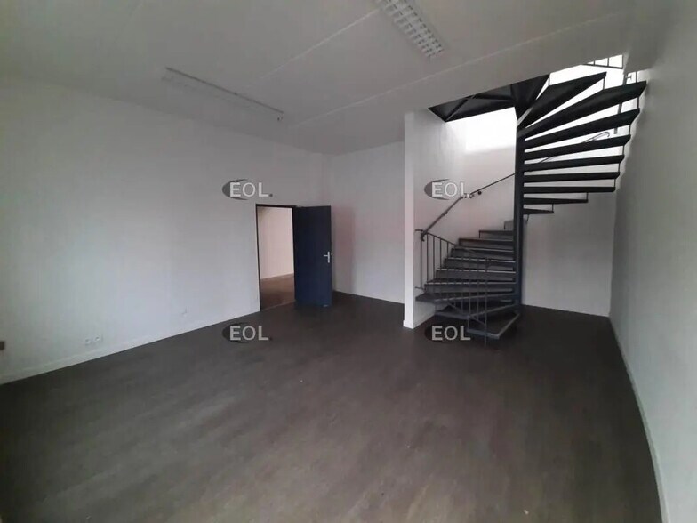 Flex in Chilly-Mazarin for lease - Interior Photo - Image 3 of 14