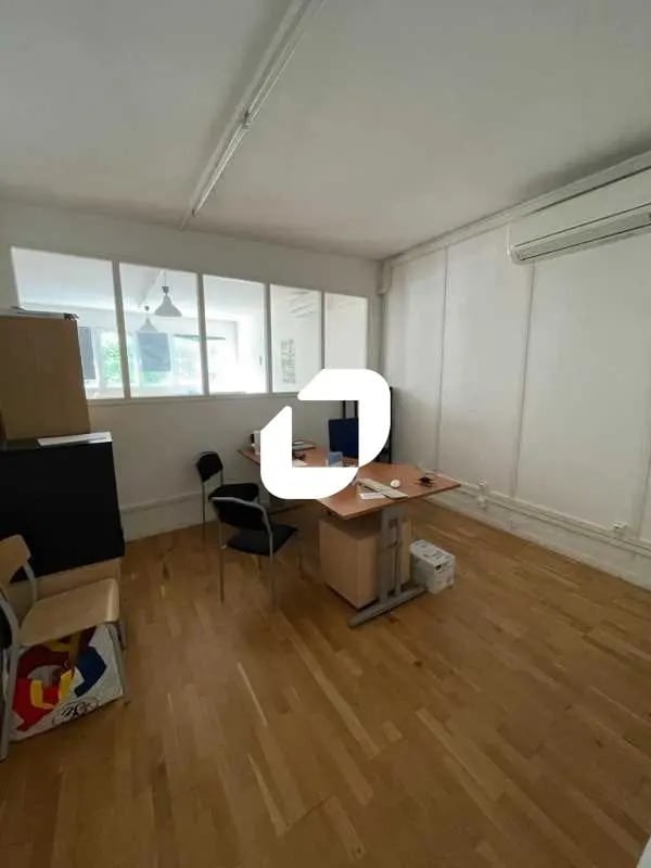 Office in Montreuil for lease Interior Photo- Image 1 of 12