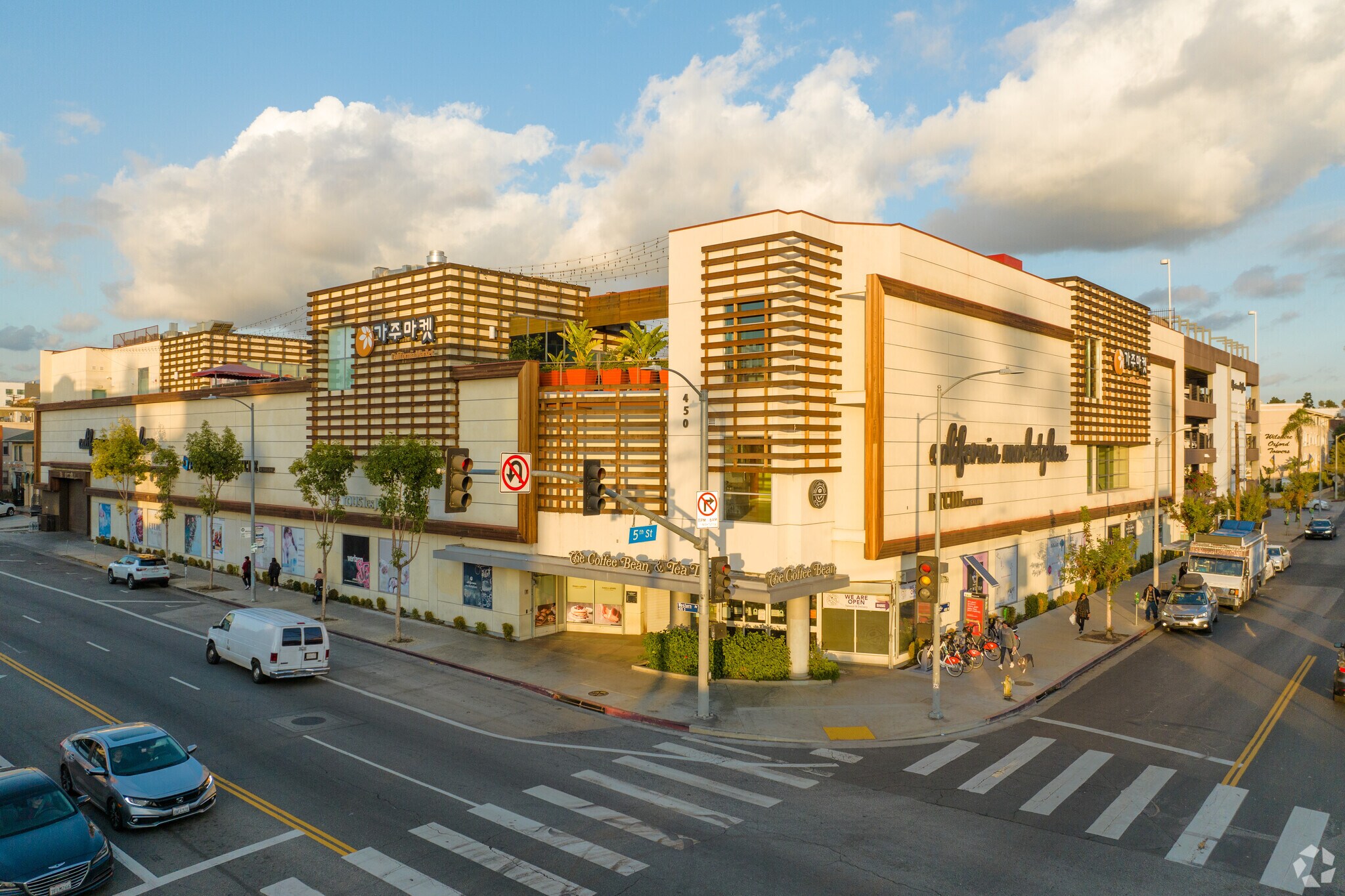 450 S Western Ave, Los Angeles, CA for lease Primary Photo- Image 1 of 64