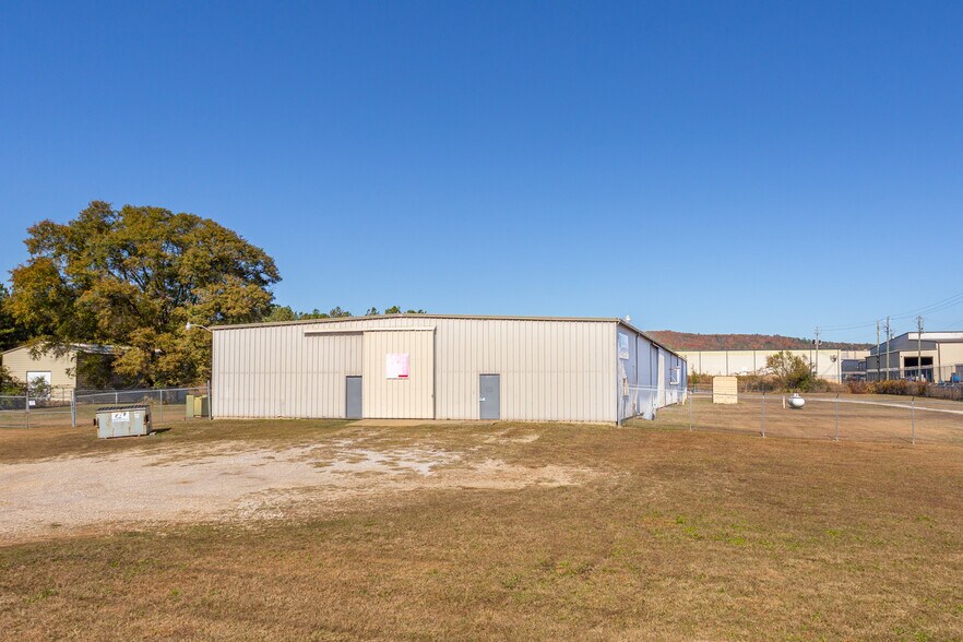 1520 Charles A. Daugherty Dr, Anniston, AL for sale - Building Photo - Image 1 of 1