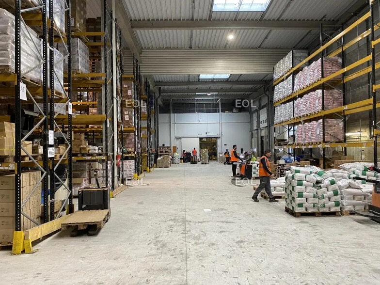 Industrial in Gennevilliers for lease - Building Photo - Image 3 of 8