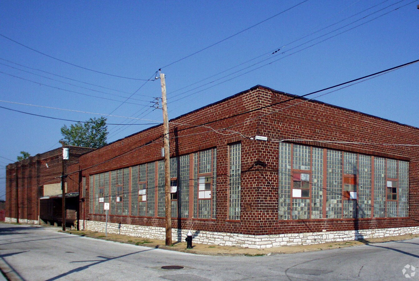 2200 Gravois Ave, Saint Louis, MO 63104