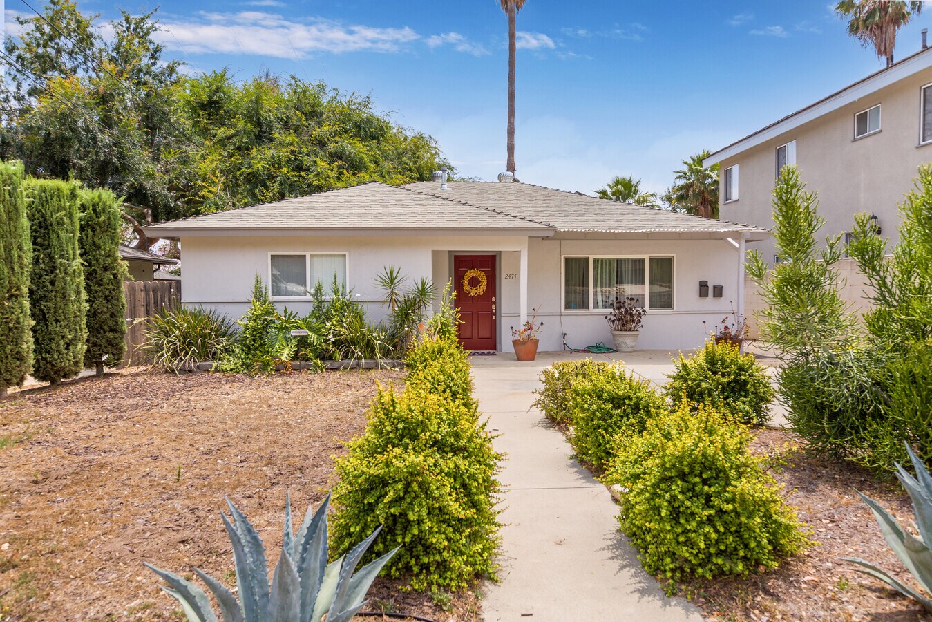 2474 New York Dr, Altadena, CA 91001