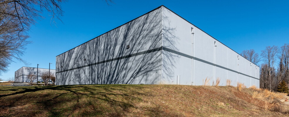 7906 Industrial Village Rd, Greensboro, NC for lease - Building Photo - Image 3 of 4