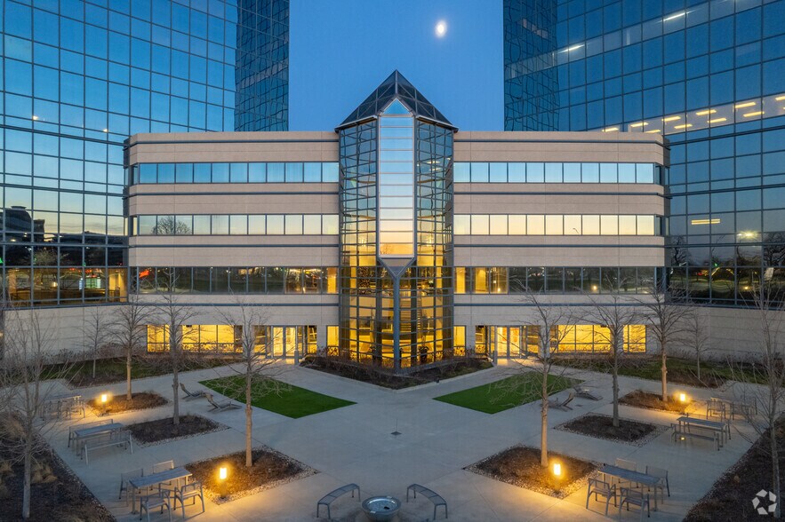 1400 American Ln, Schaumburg, IL for lease - Building Photo - Image 3 of 9