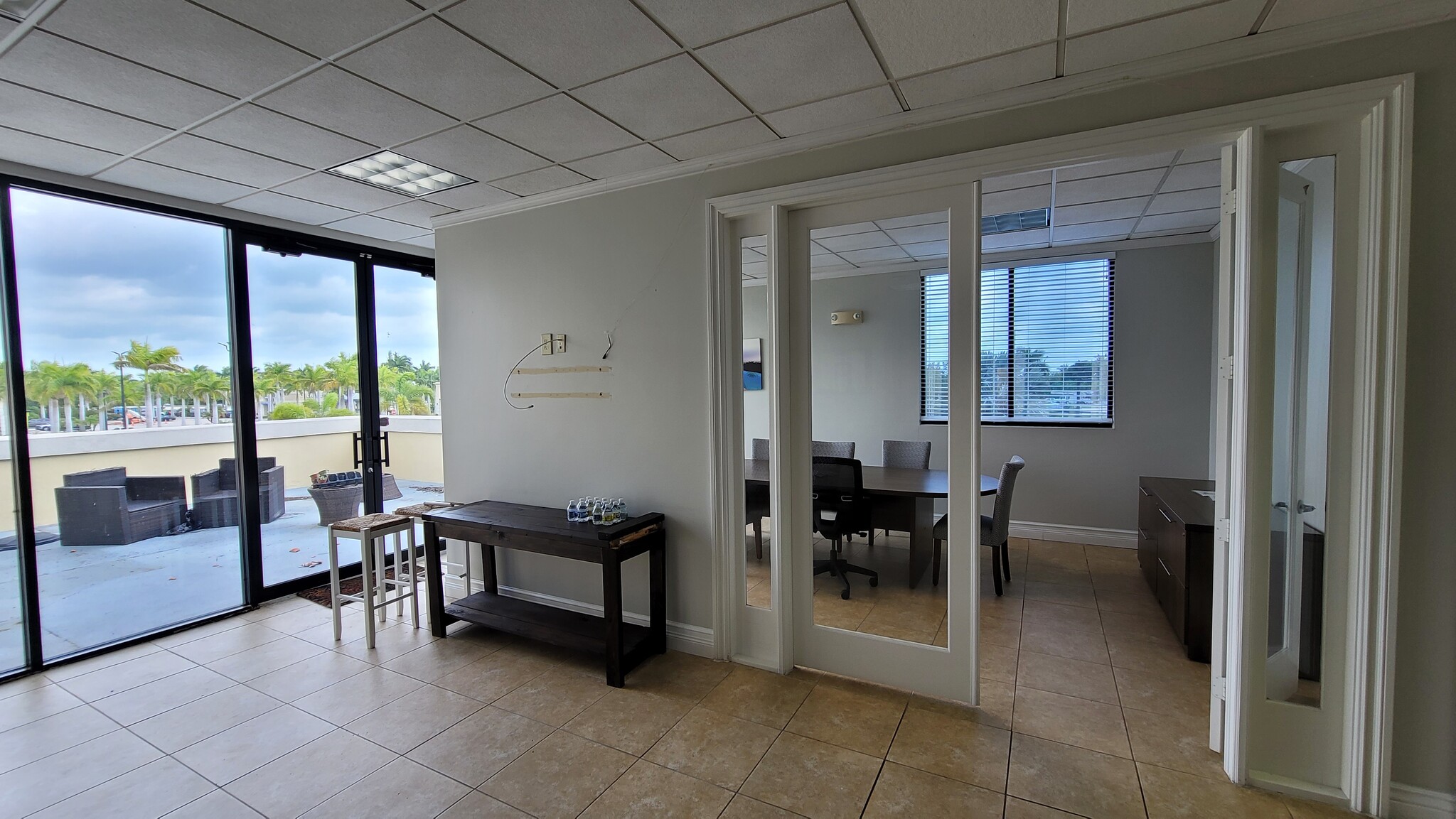 2089 Indian River Blvd, Vero Beach, FL for lease Interior Photo- Image 1 of 10