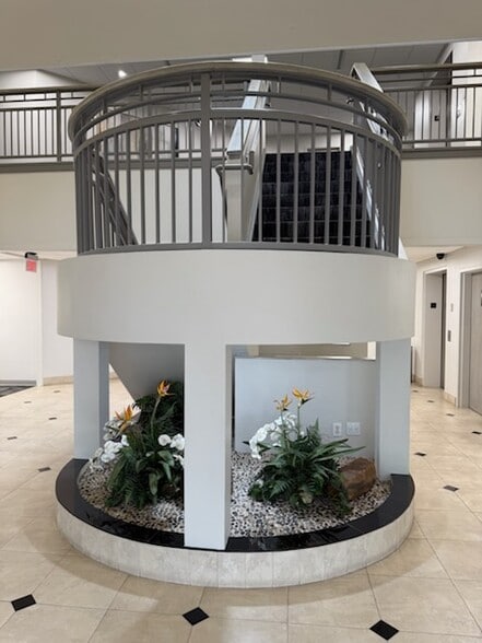 9816 Memorial Blvd, Humble, TX for lease - Building Photo - Image 3 of 18