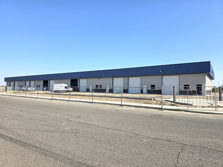 1200 Montclaire Dr, Ceres, CA for lease - Building Photo - Image 3 of 9