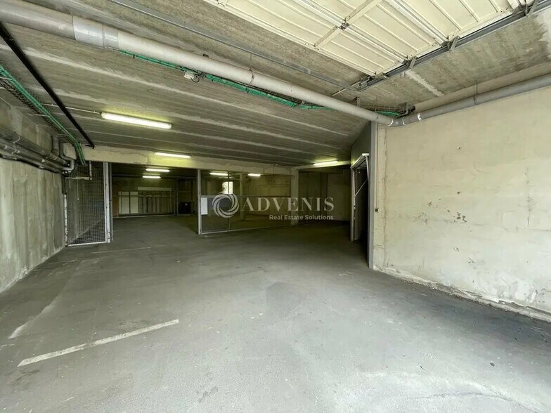 Office in Fleury-les-Aubrais for lease - Building Photo - Image 3 of 9