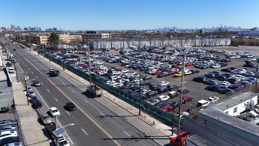 646 Frelinghuysen Ave, Newark, NJ for lease - Building Photo - Image 2 of 2