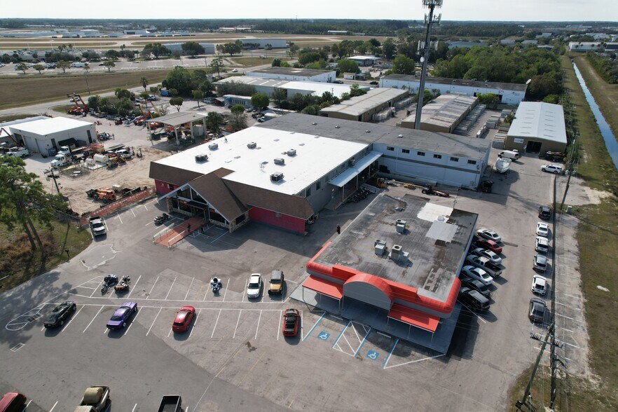 4607 Fowler St, Fort Myers, FL for sale - Primary Photo - Image 1 of 6