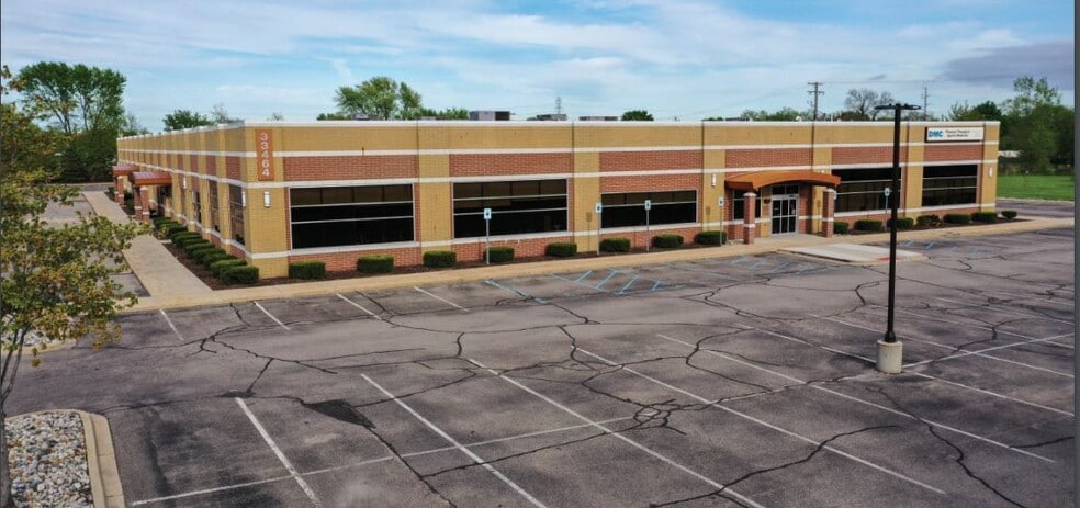 33464 Schoenherr Rd, Sterling Heights, MI for lease - Building Photo - Image 1 of 7