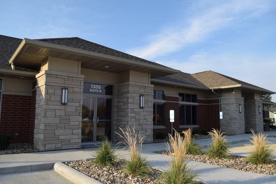 1305 Boyson Loop, Hiawatha, IA for sale - Other - Image 1 of 1