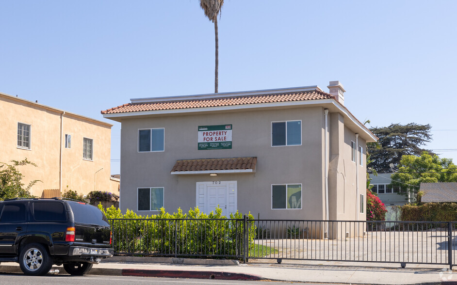 702 Crenshaw Blvd, Los Angeles, CA for sale - Primary Photo - Image 1 of 28