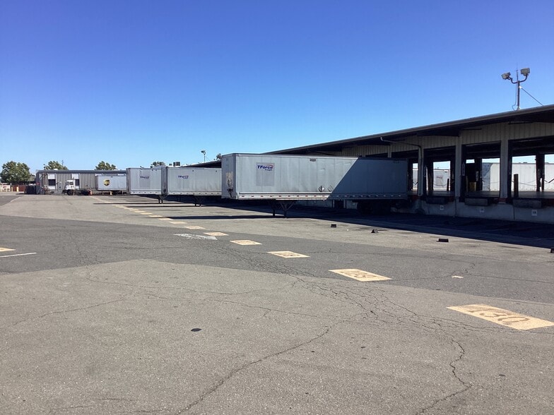 3050 Teagarden St, San Leandro, CA for lease - Building Photo - Image 2 of 4