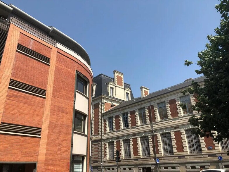 Office in Rennes for lease - Building Photo - Image 3 of 8