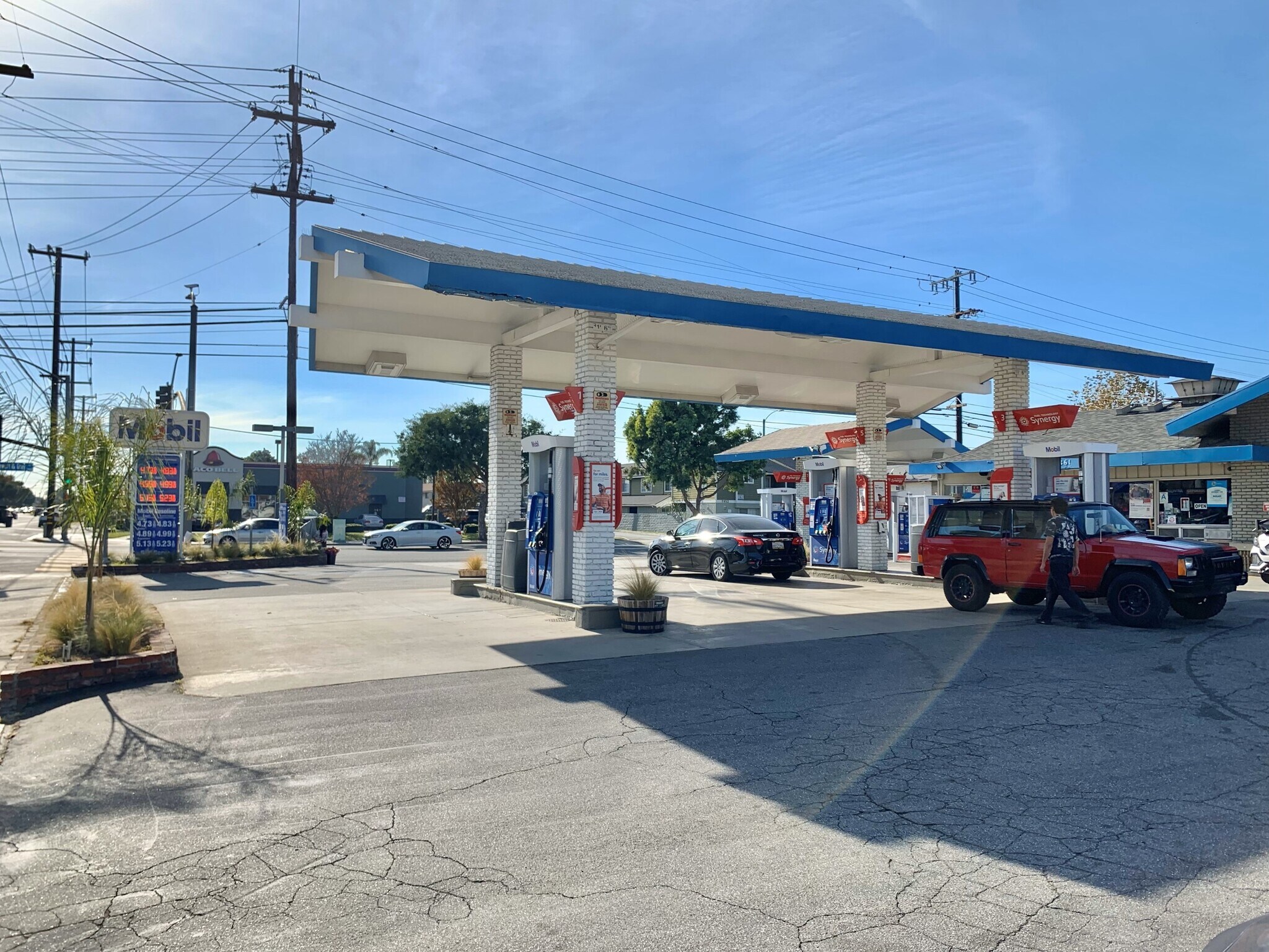 11861 Paramount Blvd