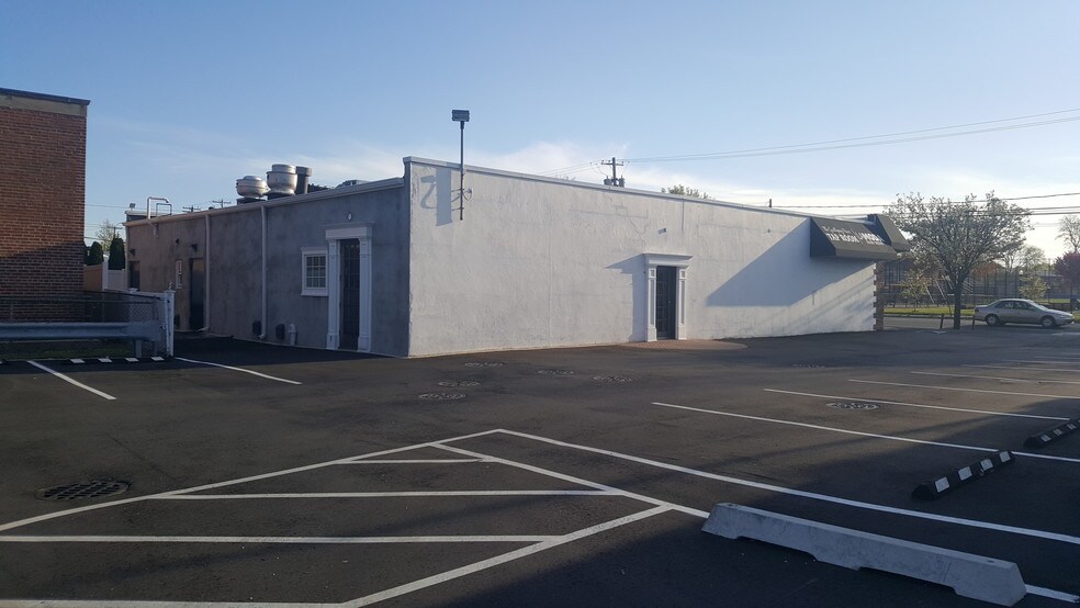 200 Larkfield Rd, East Northport, NY for sale - Building Photo - Image 1 of 1