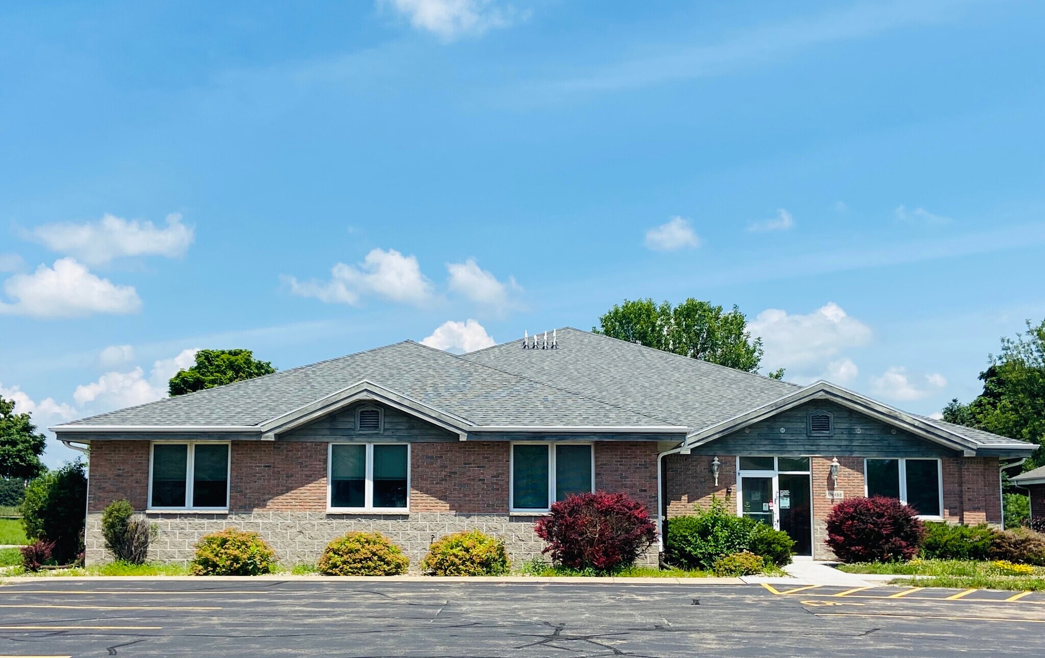 W6152 Aerotech Dr, Appleton, WI for lease Building Photo- Image 1 of 3