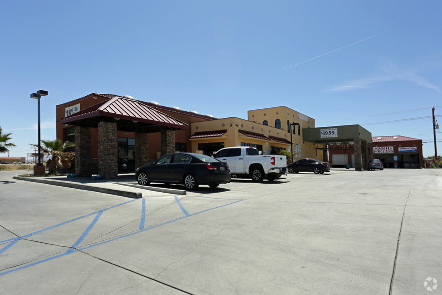 16575 Bear Valley Rd, Hesperia, CA for lease - Building Photo - Image 3 of 26