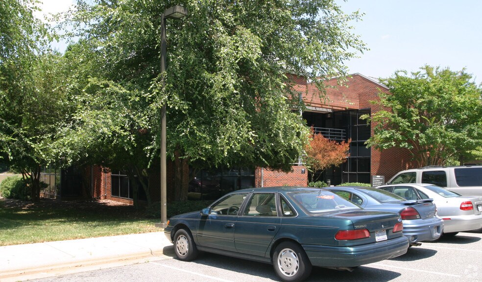 6520 Bryan Blvd, Greensboro, NC for lease - Building Photo - Image 2 of 6