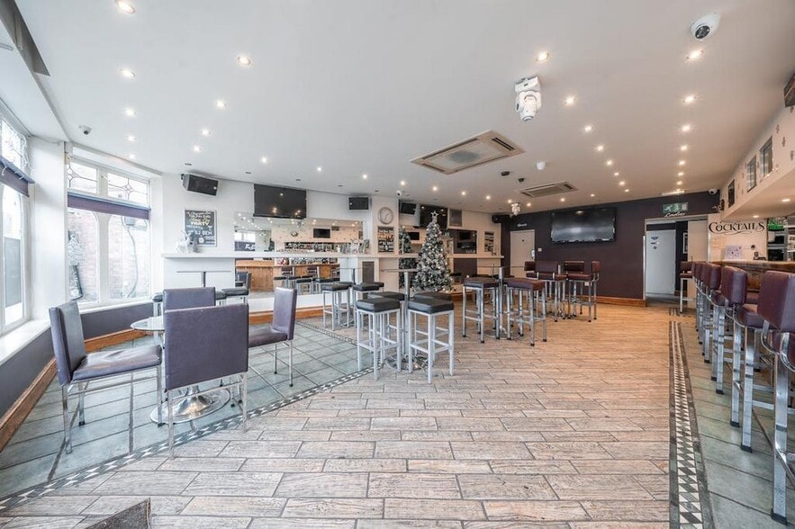 184 Field End Rd, Pinner for sale - Building Photo - Image 3 of 15