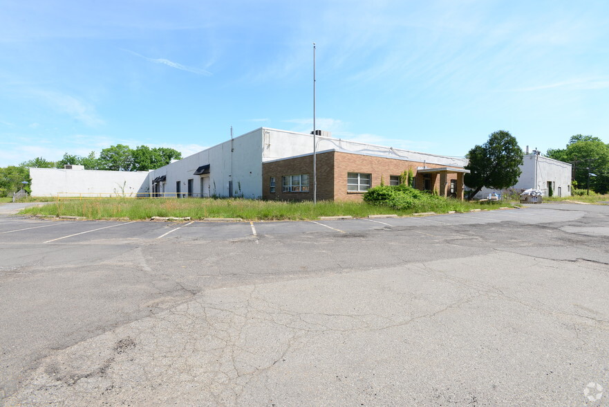 9 Cotters Ln, East Brunswick, NJ for sale - Primary Photo - Image 1 of 1