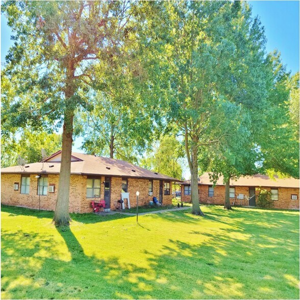 592 Newton St, Hawk Point, MO 63349