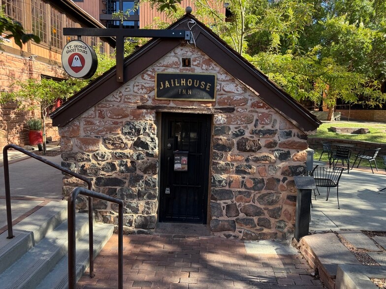 2 W Saint George Blvd, Saint George, UT for sale - Building Photo - Image 2 of 14