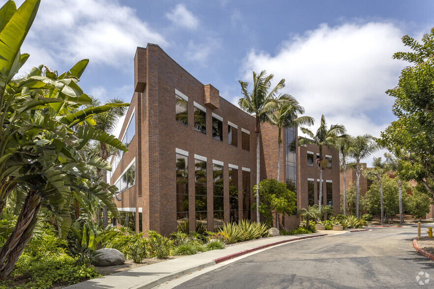 2710 Loker Ave W, Carlsbad, CA for lease - Primary Photo - Image 1 of 12