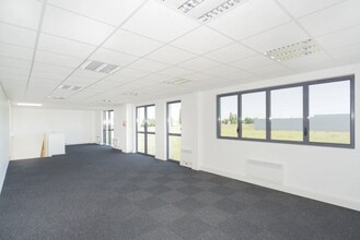 Flex in Lieusaint for lease Interior Photo- Image 2 of 2