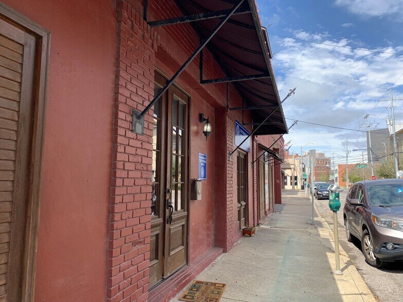 718 S Buchanan St, Lafayette, LA 70501 Office for Sale