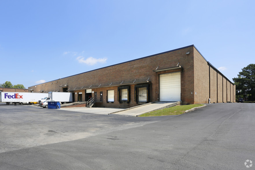 1700 Oakbrook Dr, Norcross, GA for lease - Building Photo - Image 3 of 3