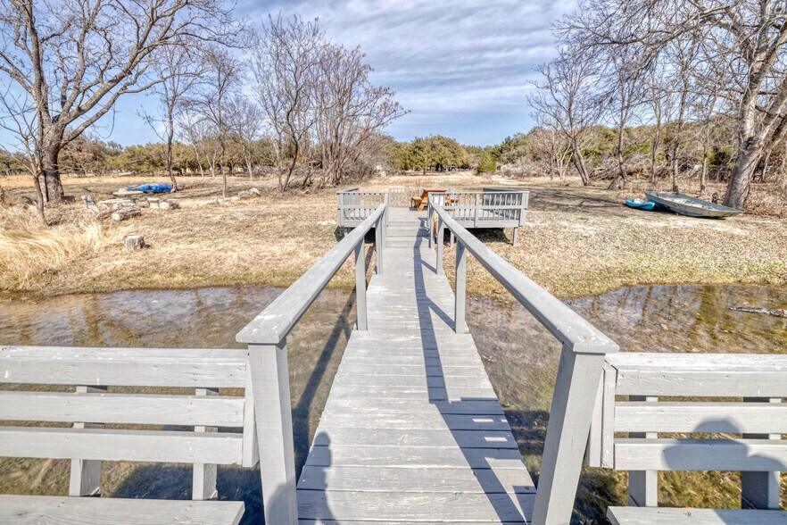 138 Lake Dr, Camp Wood, TX 78833