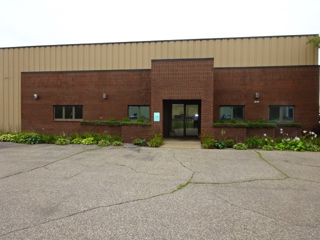 4824 Industrial Park Dr, Stevens Point, WI for lease - Building Photo - Image 3 of 17