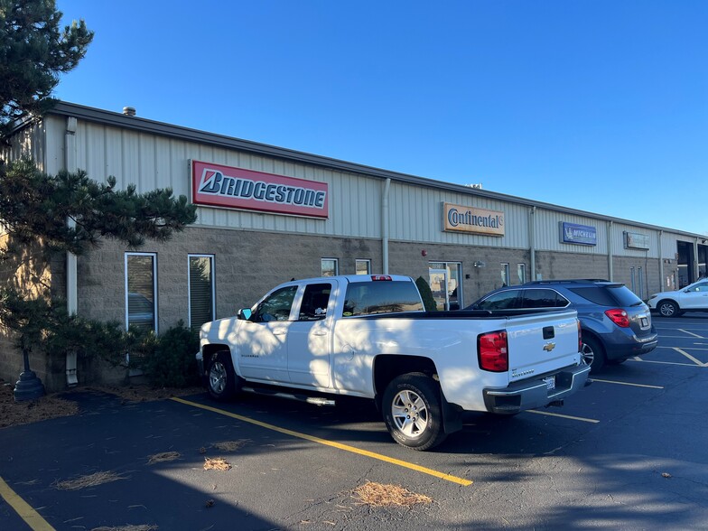 1150 Atlantic Dr, West Chicago, IL 60185