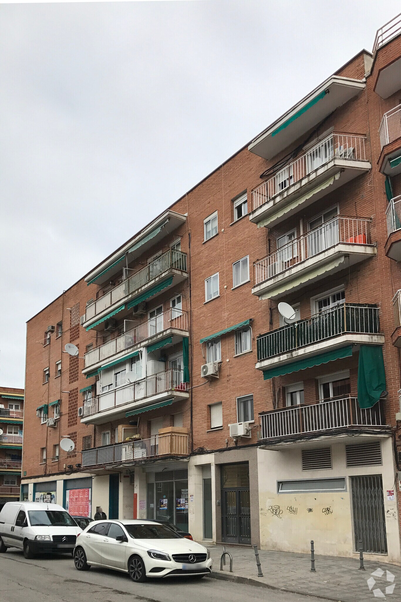 Retail in Coslada, Madrid for lease Primary Photo- Image 1 of 4
