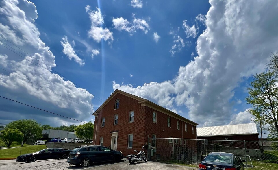 240 E Main St, Mount Vernon, KY for sale - Building Photo - Image 3 of 17