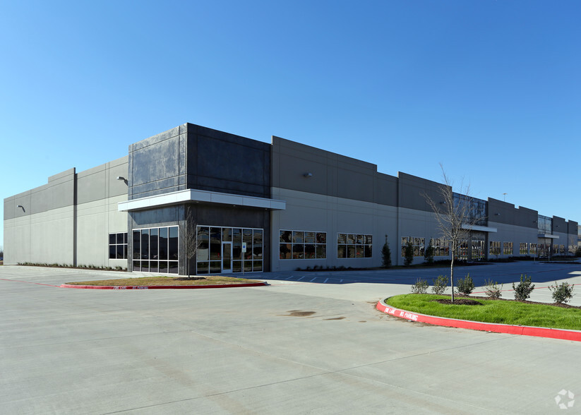 2600 NE Loop 820, Fort Worth, TX for lease - Building Photo - Image 1 of 13