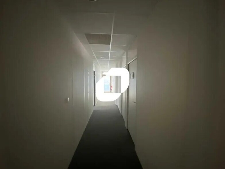 Office in Bordeaux for lease - Interior Photo - Image 3 of 4