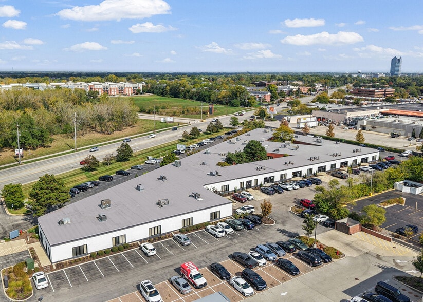 17W775 Butterfield Road (Midwest Office Center), Oakbrook Terrace, IL for lease - Building Photo - Image 3 of 8