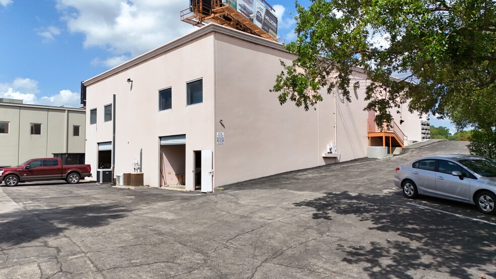 10288 San Pedro Ave, San Antonio, TX for lease - Building Photo - Image 3 of 8