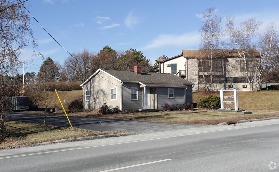 1676 Columbia Tpke, Castleton On Hudson, NY for sale - Primary Photo - Image 1 of 1
