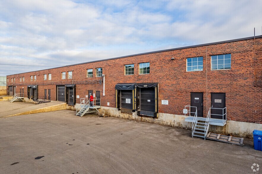 8459-8497 Ch Dalton, Mont-Royal, QC for lease - Building Photo - Image 3 of 4