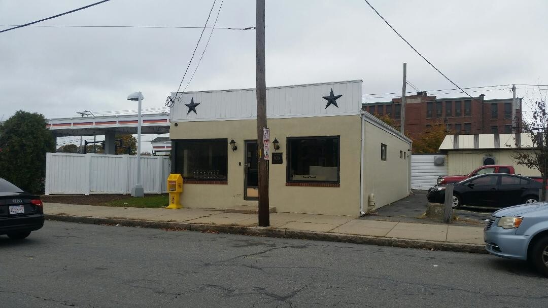 859 Kempton St, New Bedford, MA 02740