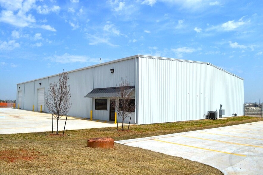 4720 United Dr, Oklahoma City, OK for lease - Building Photo - Image 1 of 13