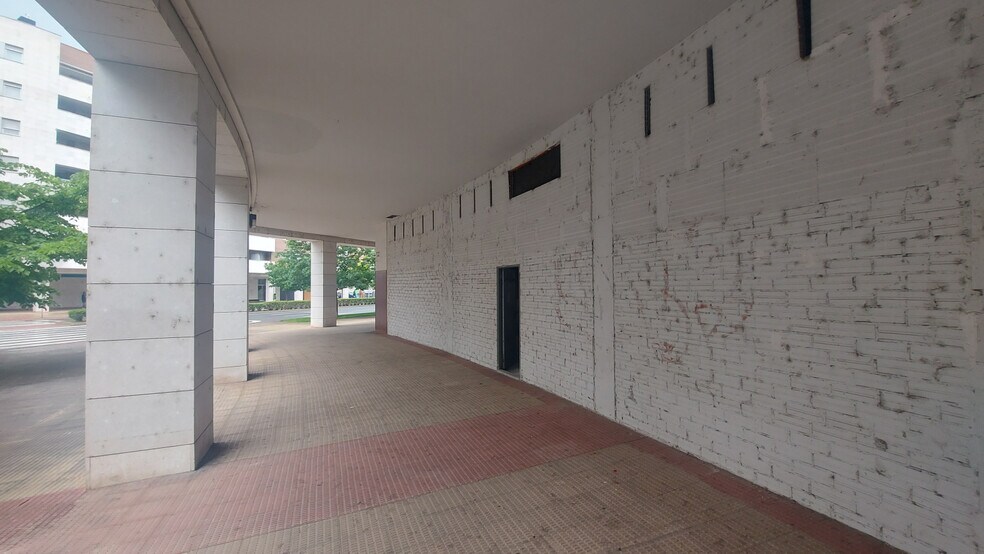 Retail in Logroño, La Rioja for lease - Building Photo - Image 2 of 2